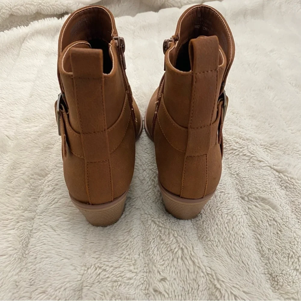 Maurices SuperCush Brown Tan Ankle Boots Booties w/ Buckle Accent Boho Size 7.5